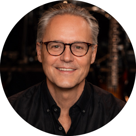 Hans - Klaviatur, gitarr & s�ng